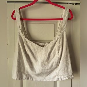 ✨A NEW DAY✨ XXL cropped white tank!